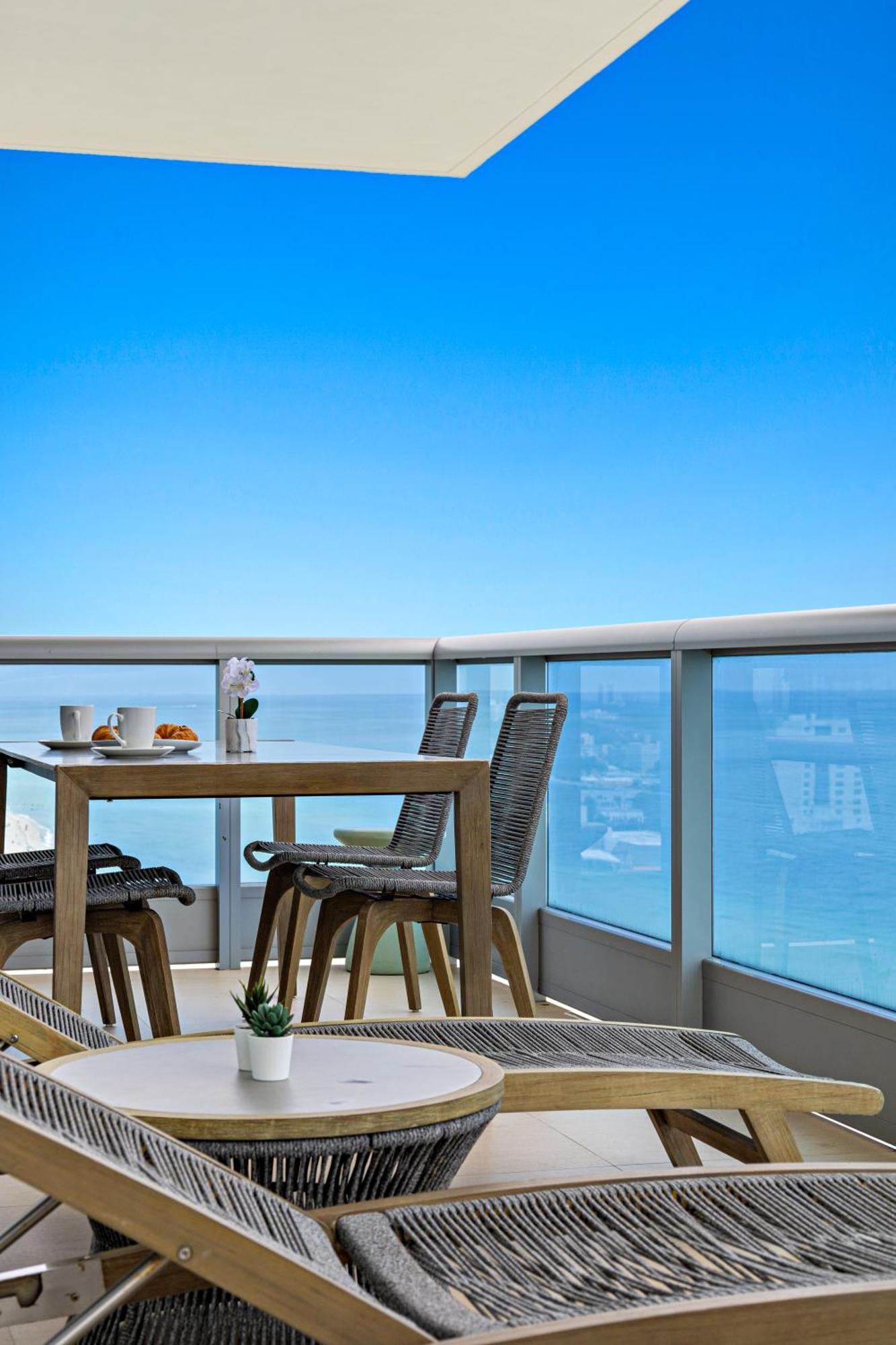 Dharma Home Suites Miami Beach At Monte Carlo Kültér fotó